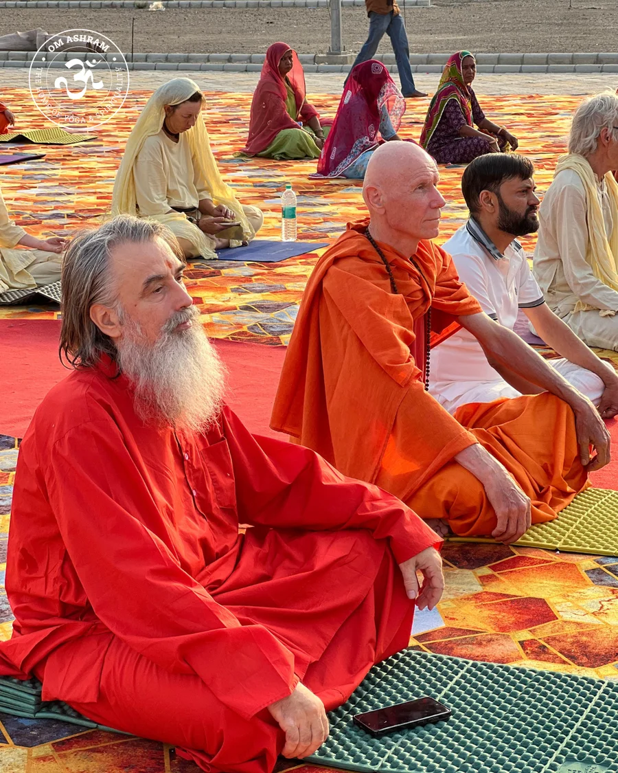 Swami Mahamandaleshwar Gyaneshwar Puri Ji, Swami Yogesh Puri Ji, and Kapil Agarwal Ji at Yoga Day.